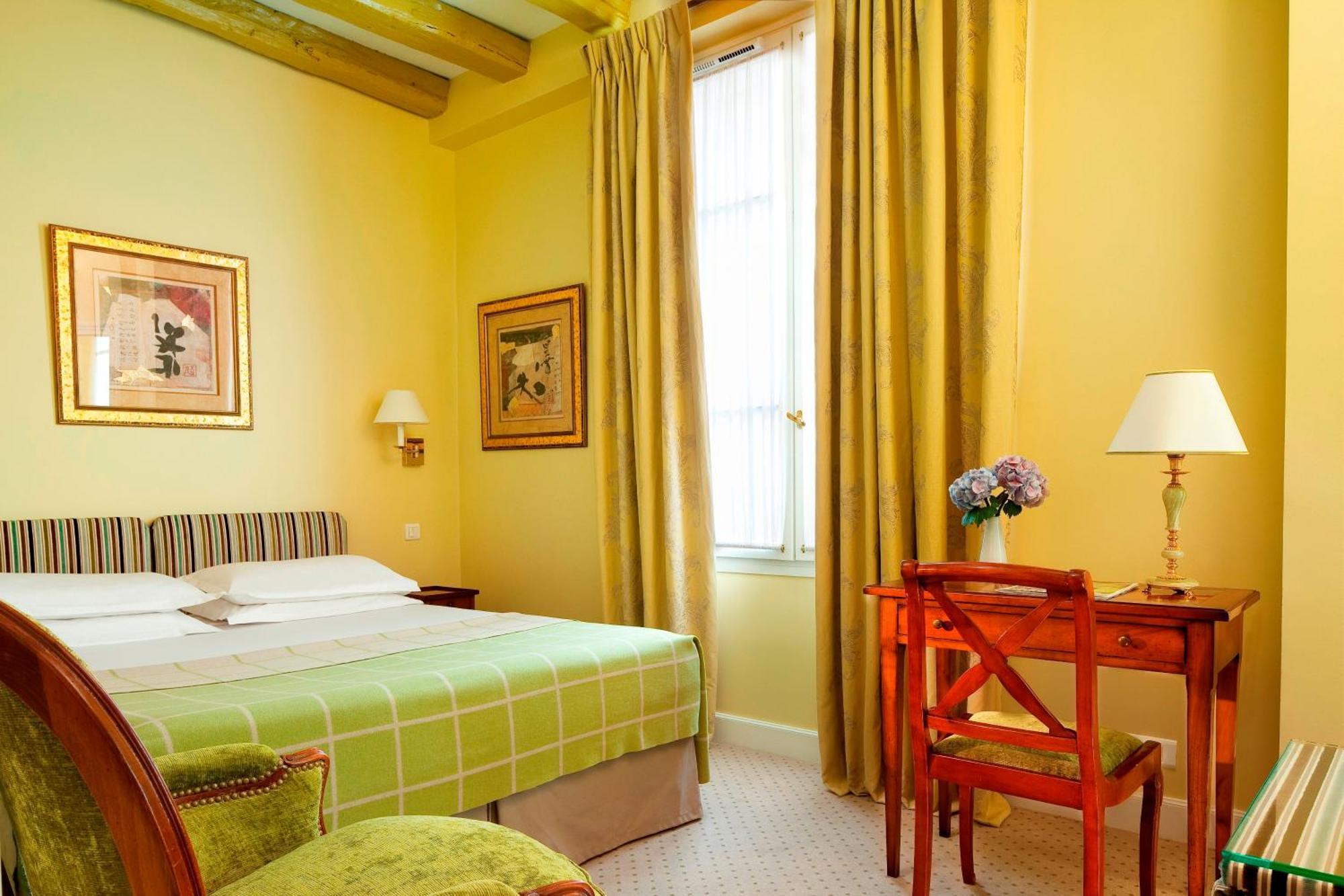 Le Relais Saint Honore Paris Bilik gambar
